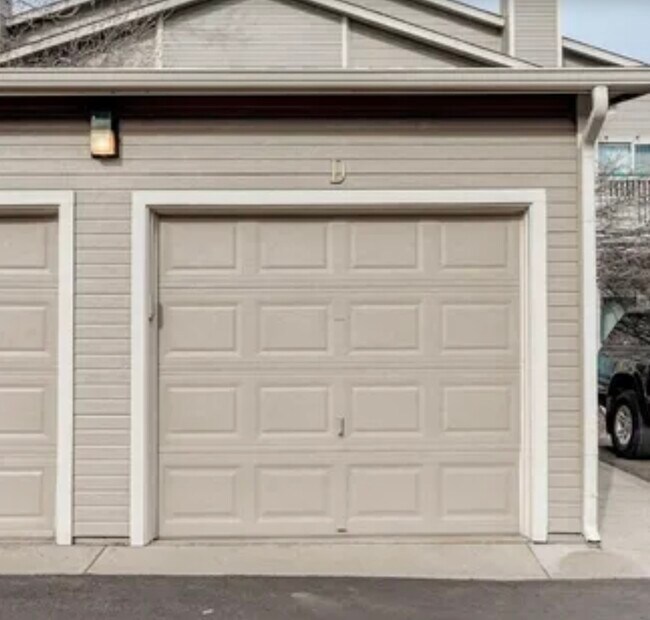 Building Photo - 8438 S Thunder Ridge Way