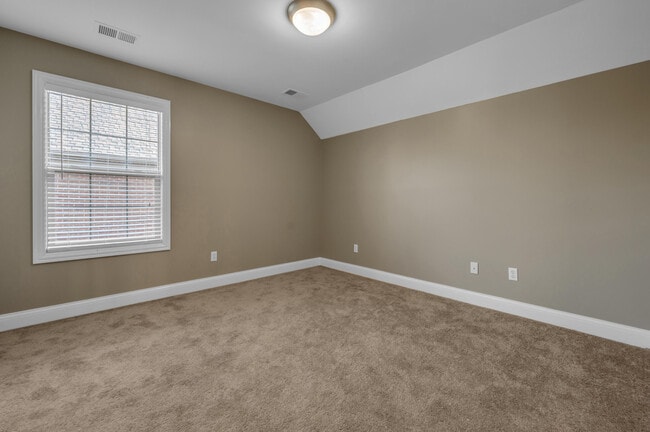 Building Photo - 2185 Roswell Dr