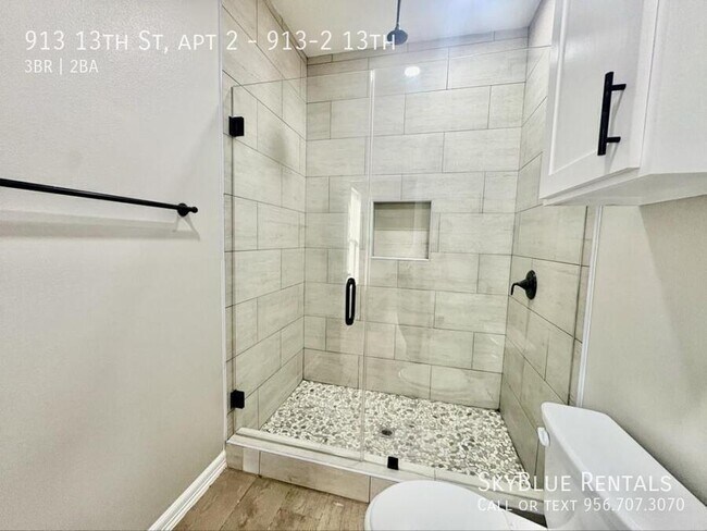 Building Photo - 913 S 13th St