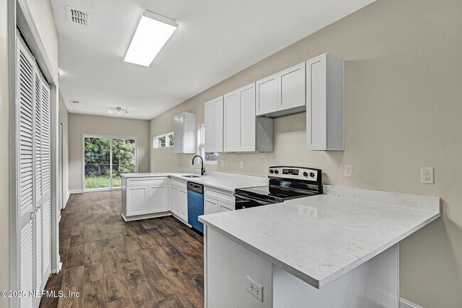 Building Photo - 2291 Clemente Dr