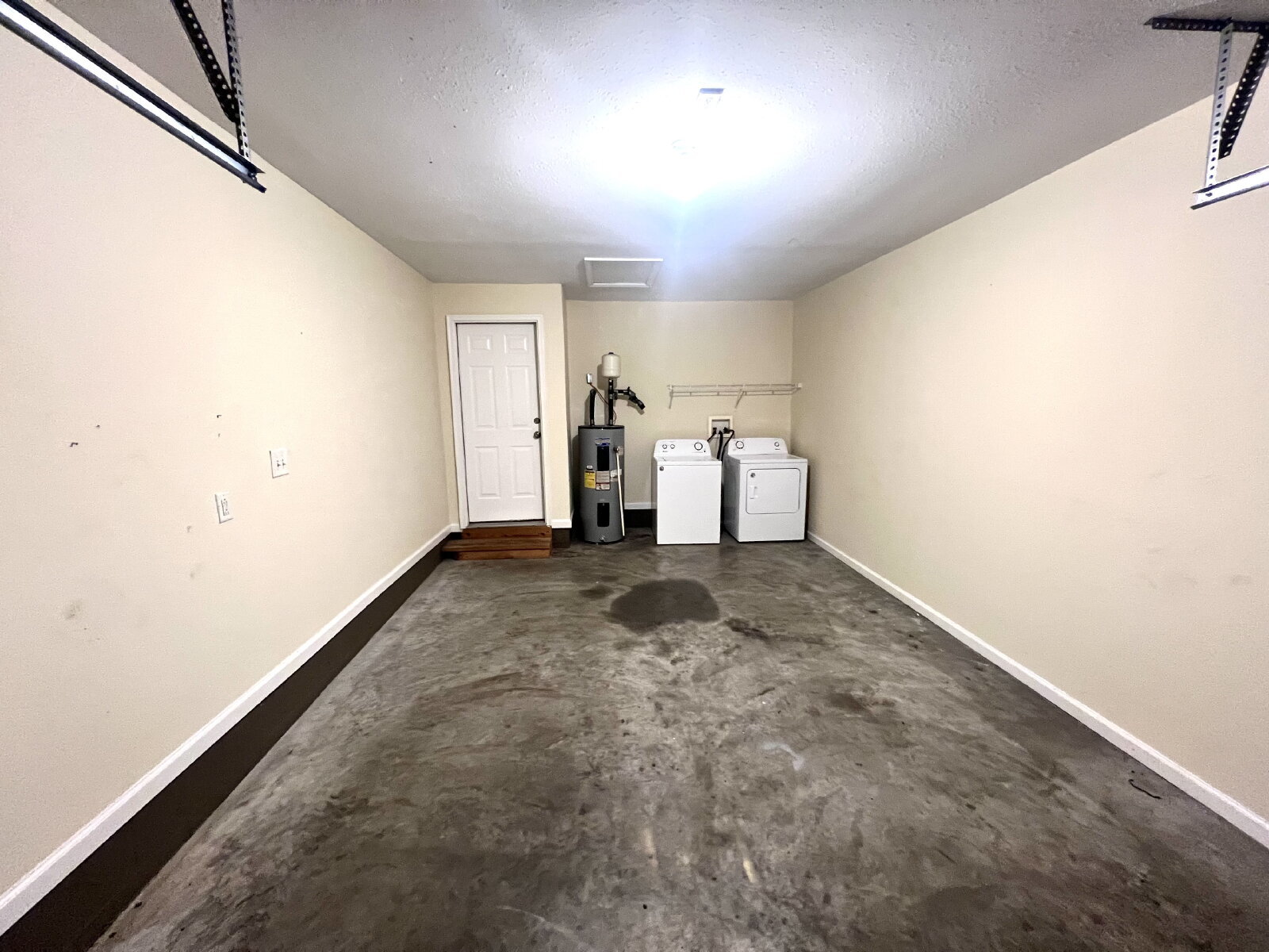 Building Photo - 9103 Pembroke Oak Grove Rd