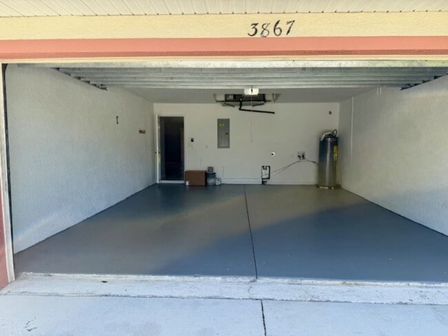 Building Photo - 18-Month Lease at $1,425 / 12-Month Lease ...