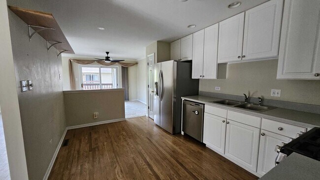 Building Photo - 955 Elderberry Cir