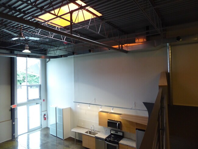 Building Photo - 2113 Greenleaf St