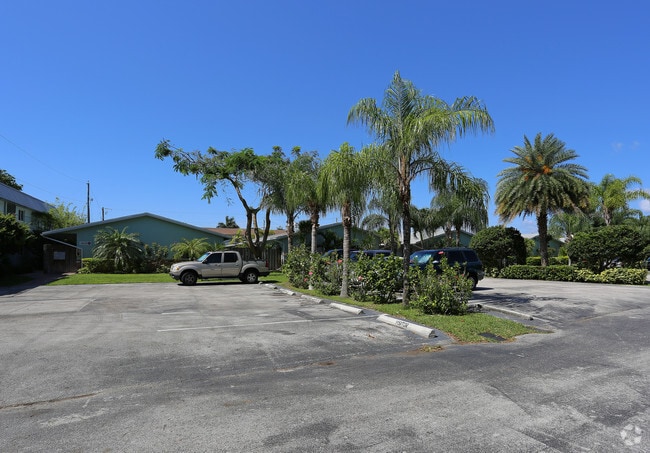 Building Photo - Poinsettia Landings