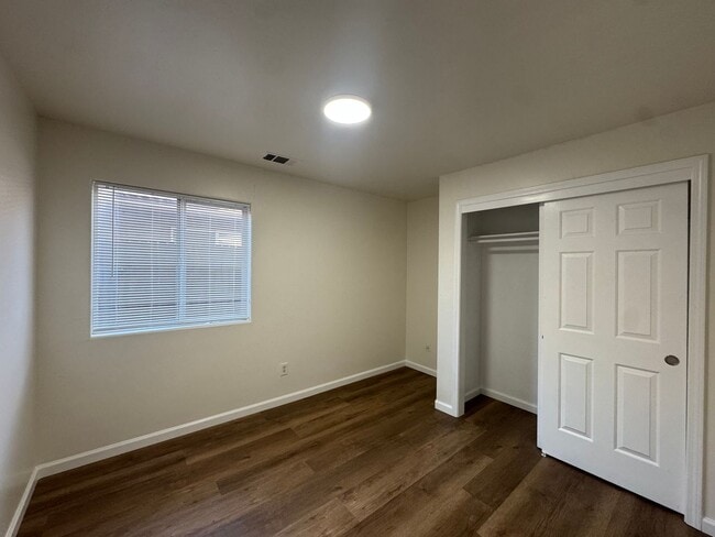 Building Photo - Spacious SW home with an office!