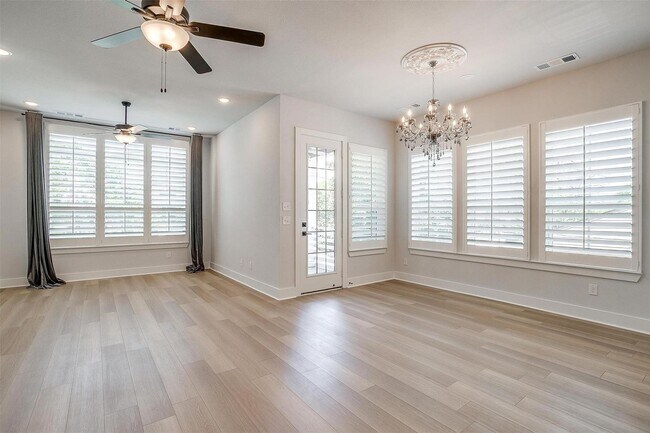 Building Photo - Stylish, Upgraded 3-bedroom, 2.5 bathroom ...