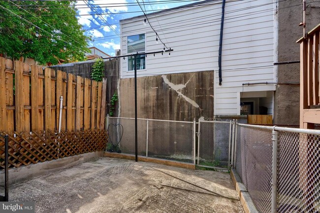 Building Photo - 2229 Gough St