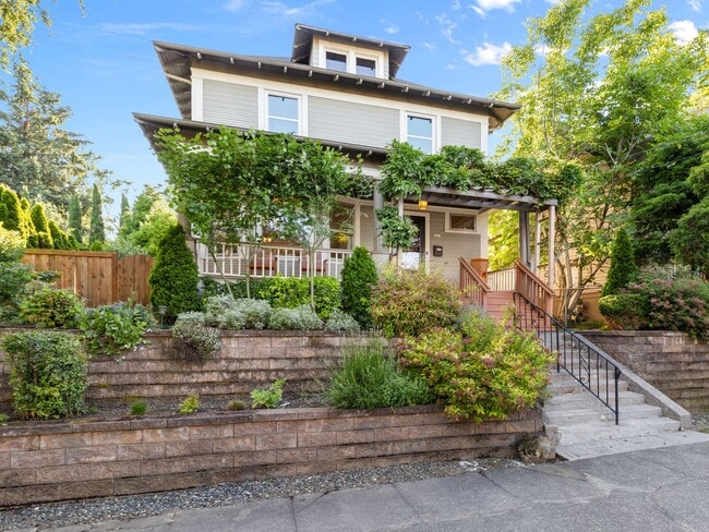 Building Photo - 5 bedroom, 2 bath in North Portland - Bois...