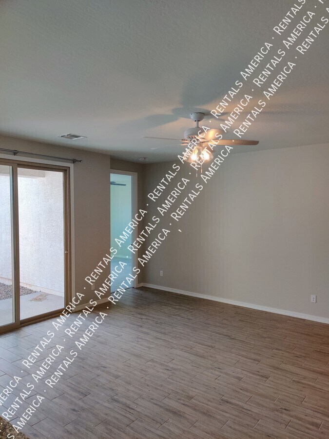 Building Photo - 36033 W San Clemente Ave