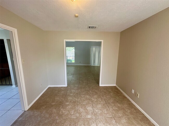 Building Photo - 2711 Colony Dr