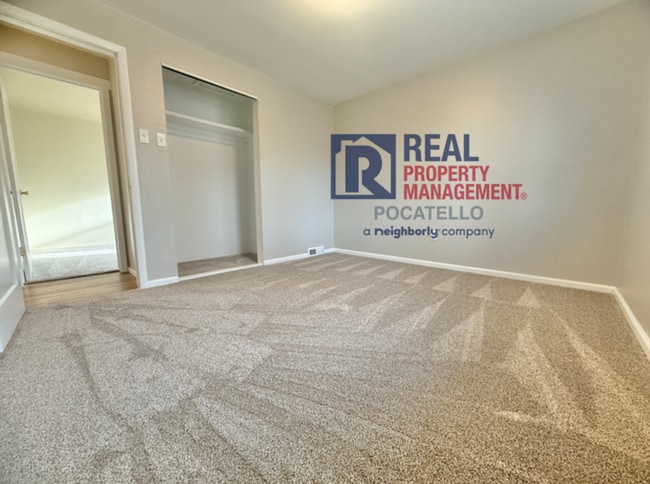 Building Photo - 3 Bedroom 1 Bath Apartment - newly remodeled