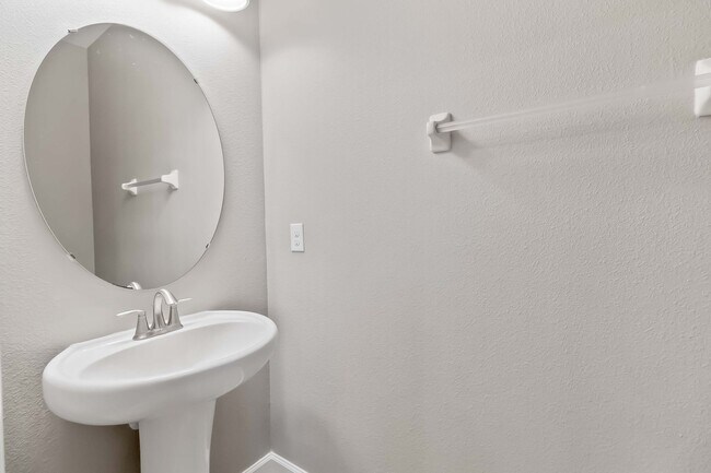 Building Photo - 3/2.5 Beautiful Energy Efficient Home in H...