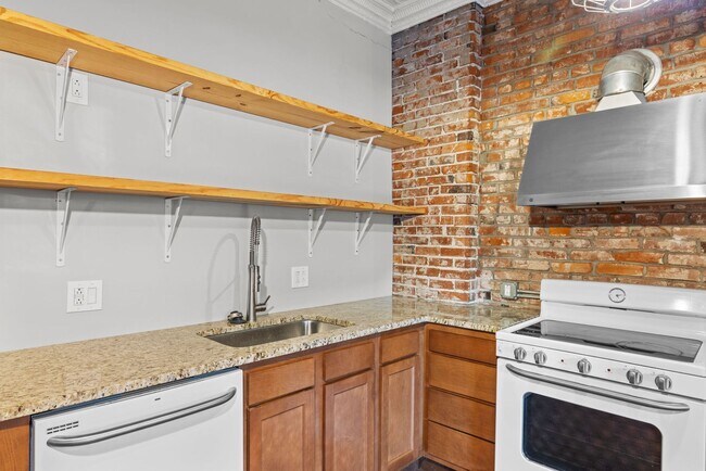 Building Photo - Charming 2 Bedroom Apartment in Benton Par...