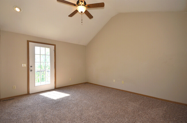 Building Photo - 2 Bed, 2 Bath Platte City Duplex with 2 ca...