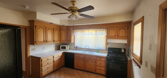 Building Photo - 1129 N Colony Rd