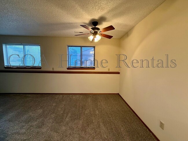 Building Photo - West Side Townhome