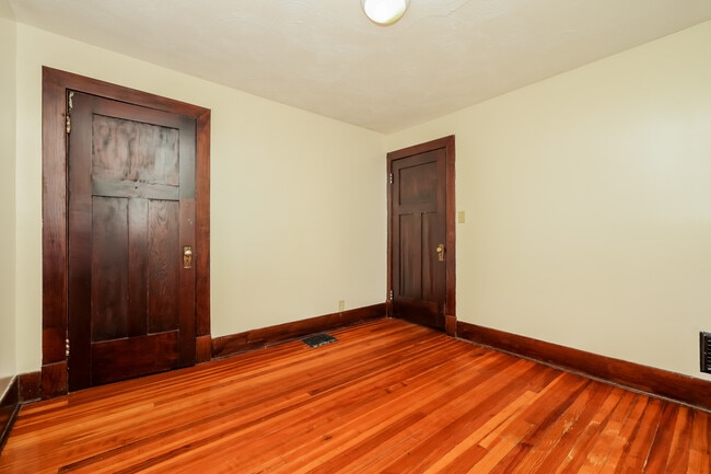 Building Photo - 1242 Wilson Dr