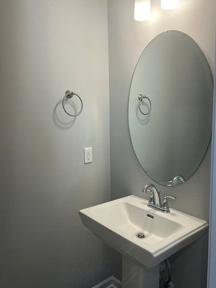 Building Photo - 153 Stonehenge Cir