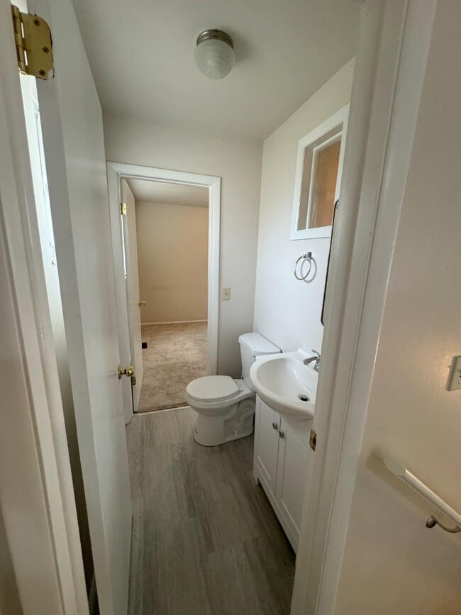 Building Photo - 193 Nicoletti Dr