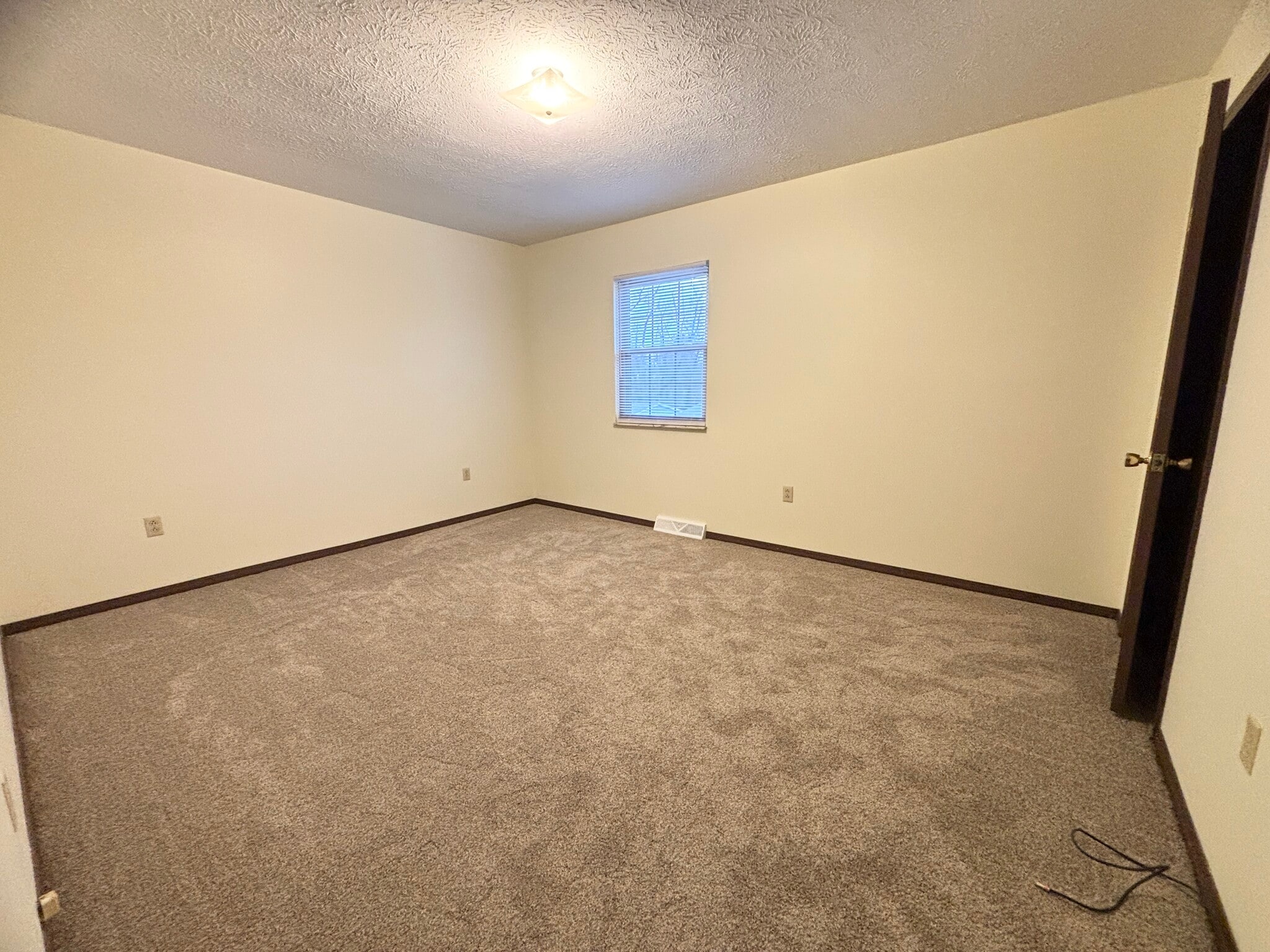 Building Photo - 528 Broadway Ave