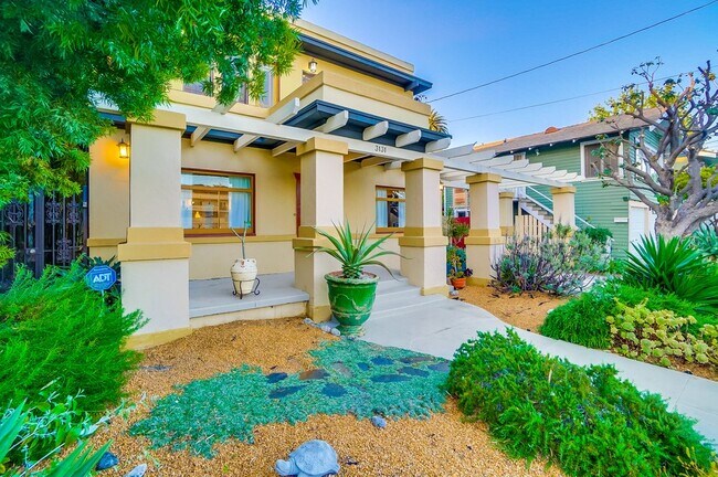 Building Photo - 3131 E Corto Pl