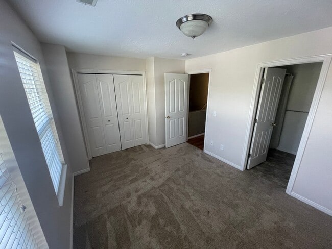 Building Photo - 208 Rockey Park Ln