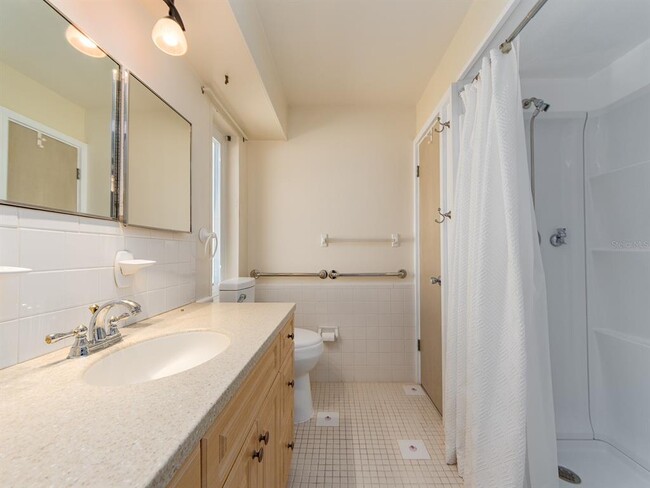 Building Photo - 2395 6th Ave SW