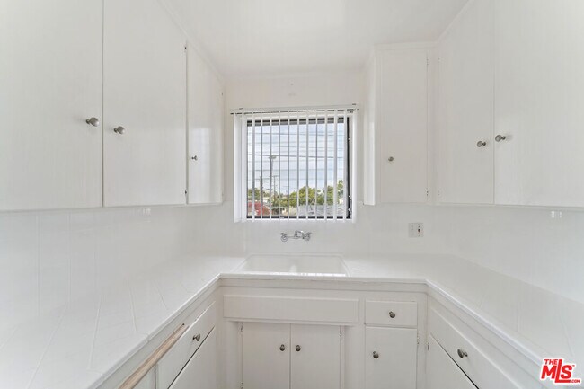 Building Photo - 2314 S Corning St