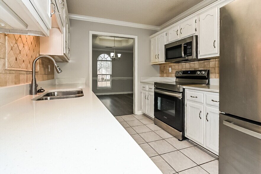 Building Photo - 5899 Michaelson Dr