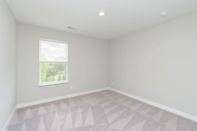 Building Photo - Gorgeous 3 Bedroom 2 Full/2 Half Bath Town...