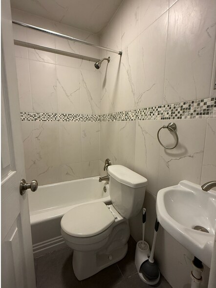 Building Photo - 325 Taylor St