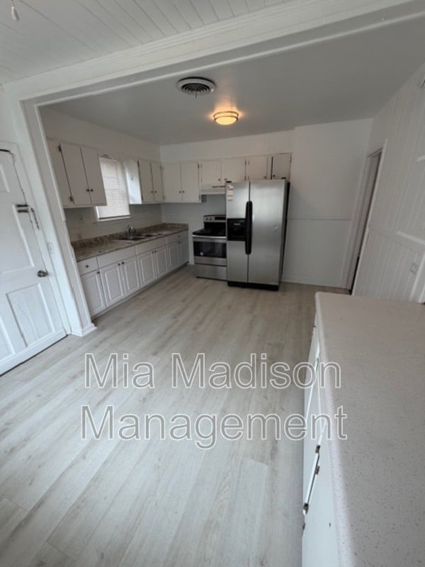 Building Photo - 2319 E 42nd St