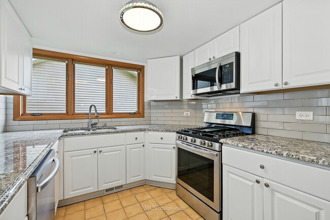 Building Photo - 2101 Babst Ct