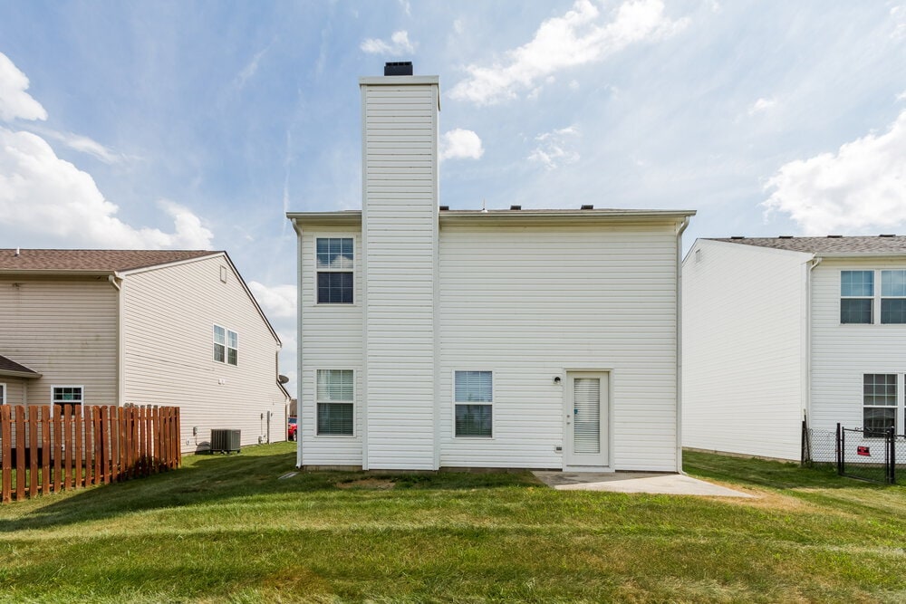 Building Photo - 10458 Wintergreen Way