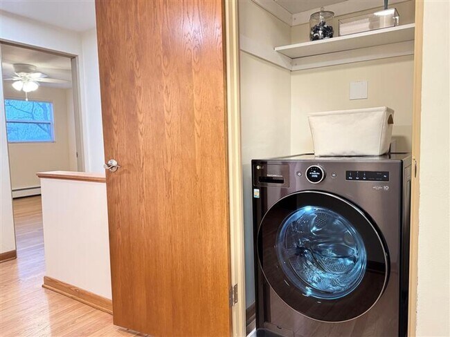 Building Photo - Newly Remodeled 2 Bedroom + den near Hilldale Mall