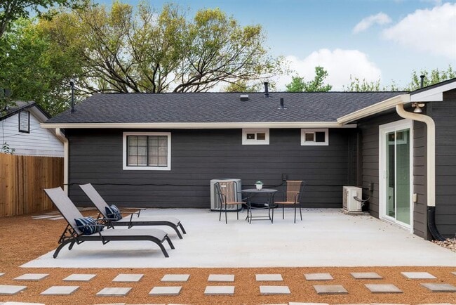 Building Photo - 5313 Wellington Dr