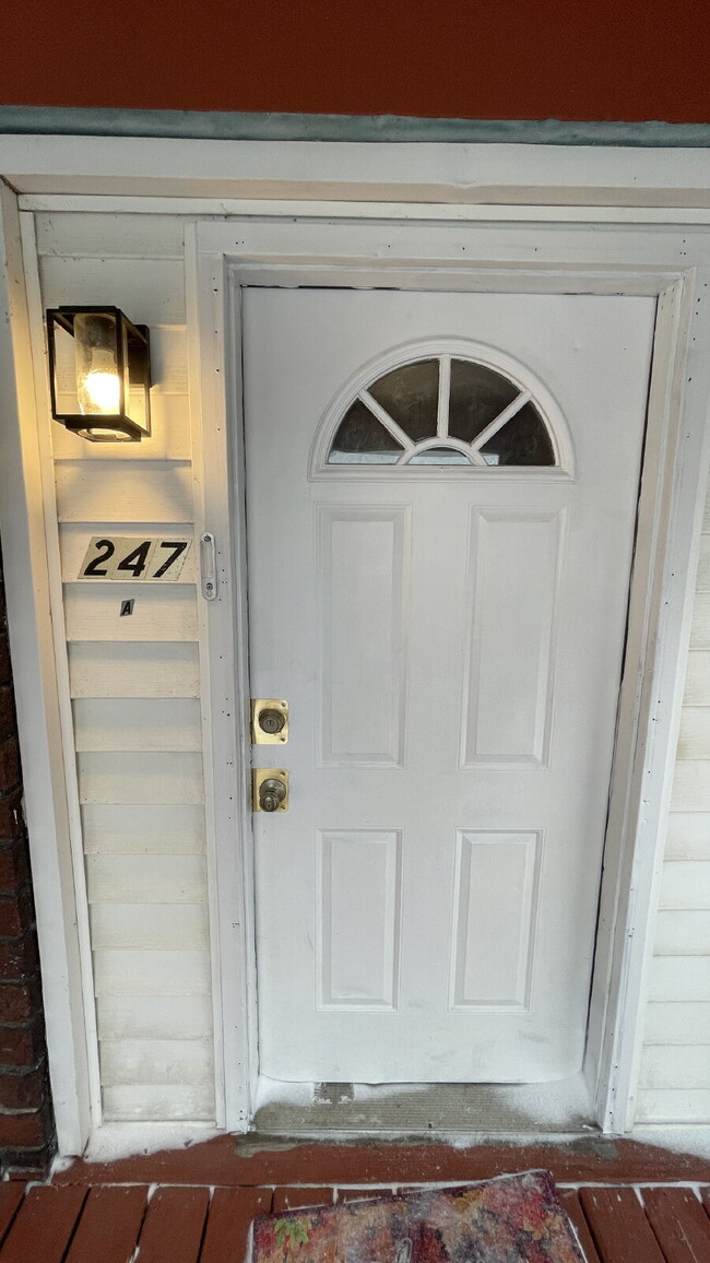 Building Photo - Cozy, Updated 1-Bed Apartment Near Downtown Sharon with In-Unit Laundry!