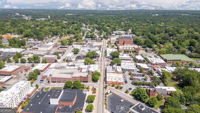 Building Photo - 541 N White St