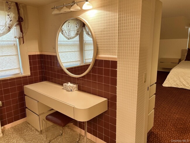 Building Photo - 185 S Country Rd