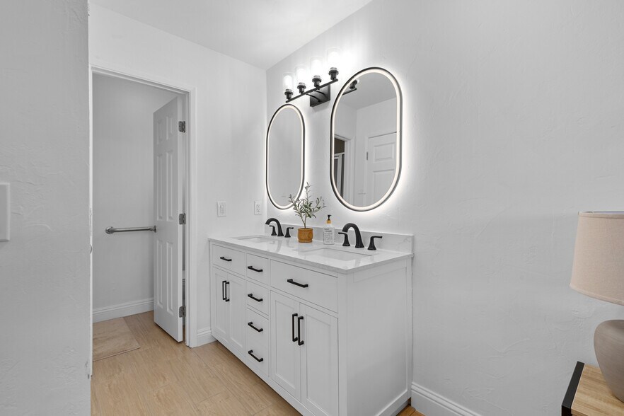 Building Photo - 17131 Autumn Cir