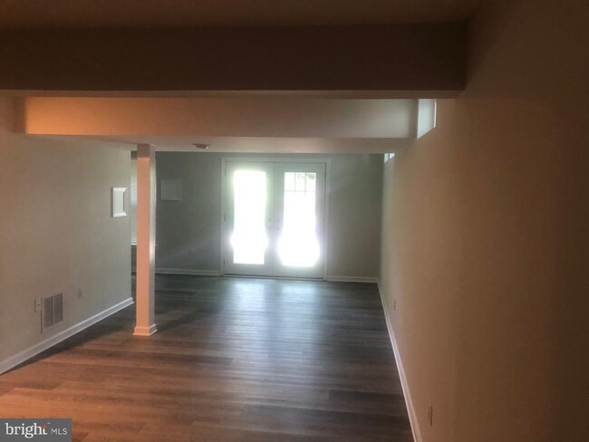 Building Photo - 8104 Overlake Ct