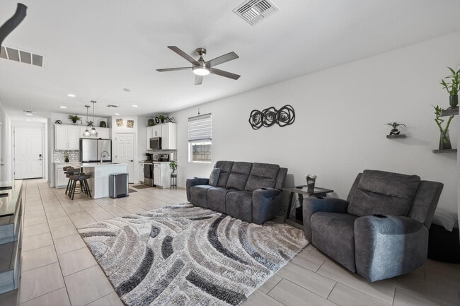 Building Photo - 36354 W San Clemente Ave