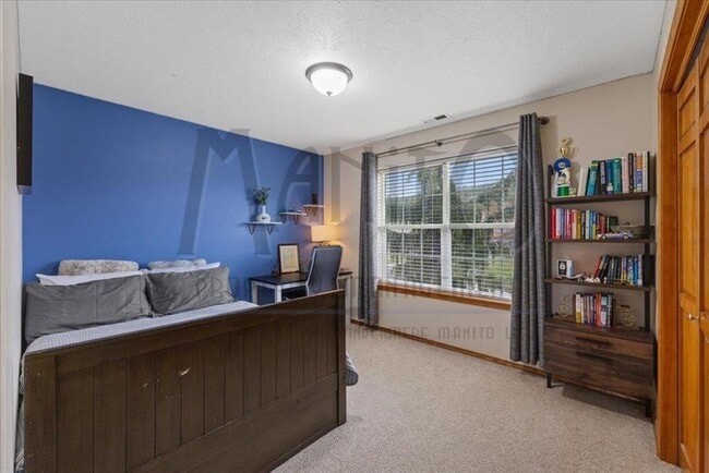 Building Photo - Spacious Trickle Creek Home