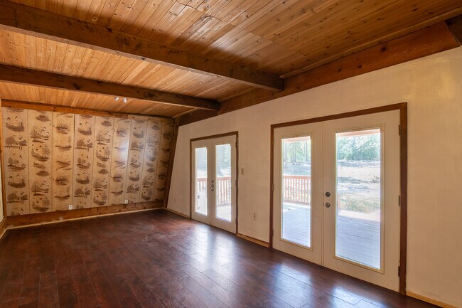 Building Photo - 2865 Old Thomson Rd