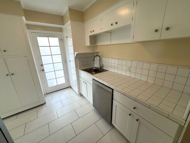 Building Photo - Hillside Ventura Home- Gorgeous Ocean View!!