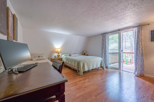 Building Photo - 104 Meadowood