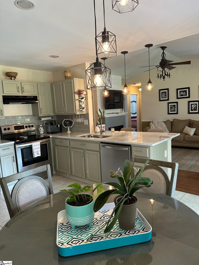 Building Photo - 103 Reedy River Way