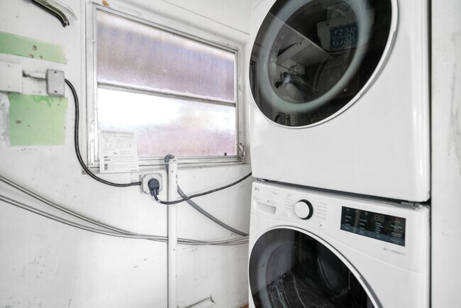 Primary Photo - Beautiful home in quiet neighborhood