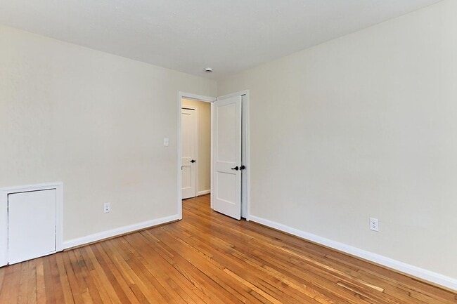Building Photo - 2107 5th St S